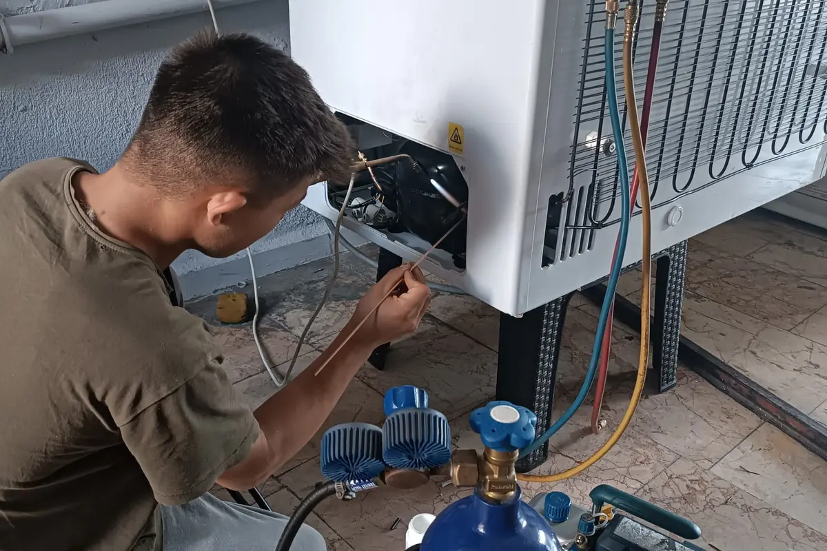 Beyaz eşya tamir ekipmanları ve servis çalışması